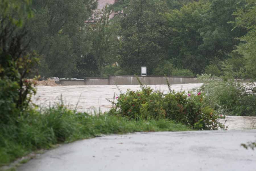 Hochwasser 22. und 23.August 2005 im Allgäu /  Neuer Hochwasserschutz in Kempten, kurz vor der Überflutung