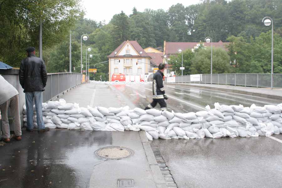 Hochwasser 22. und 23.August 2005 im Allgäu / Illerbrücke für das Zentrum von Kempten
