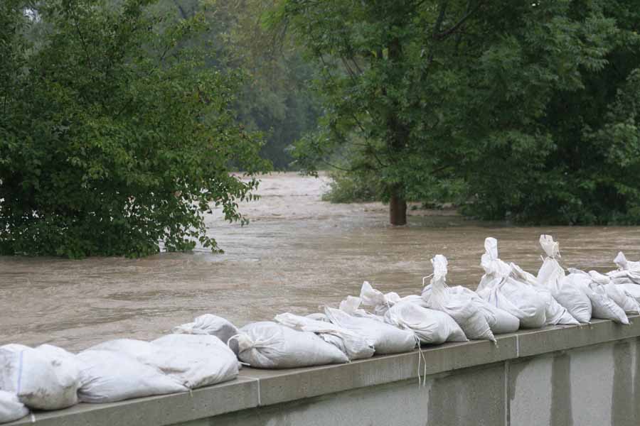 Hochwasser 22. und 23.August 2005 im Allgäu / 20 cm höher als 1999 und es wurde knapp (Kempten)