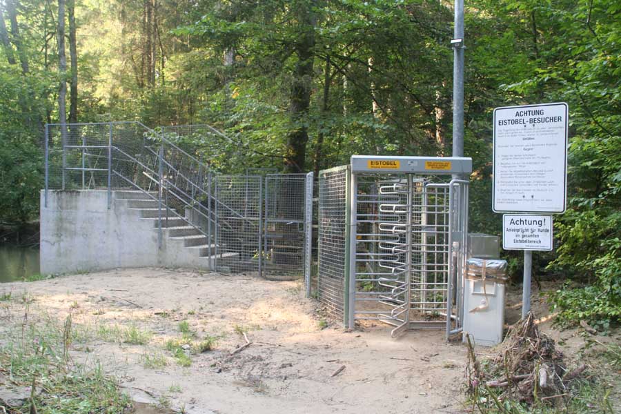 IMG_1254_zerstoerter_solarautomat_z_zt_kostenloser_eintritt