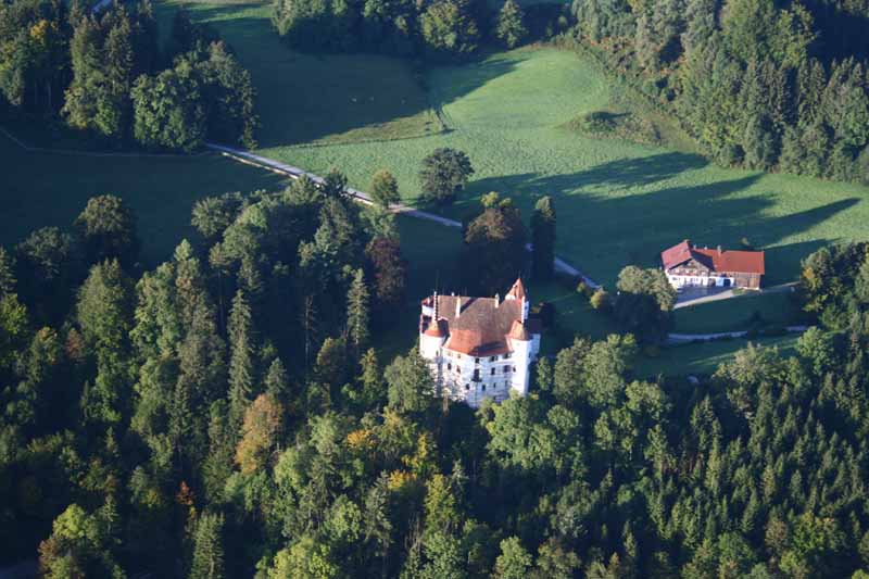 Schloss Syrgenstein - Gesamtübersicht mit Weg nach Heimenkirch