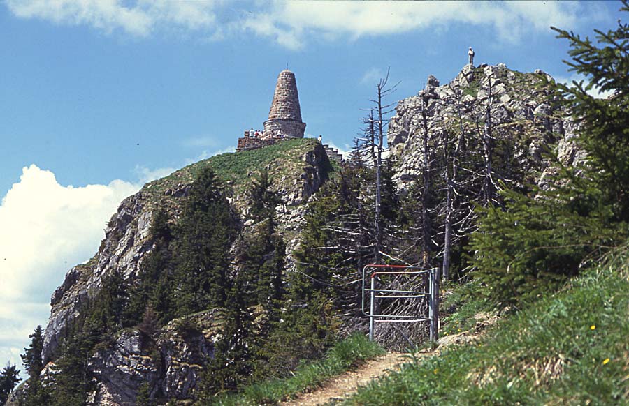 Sommer im Allgäu / Kriegerdenkmal auf dem Grünten