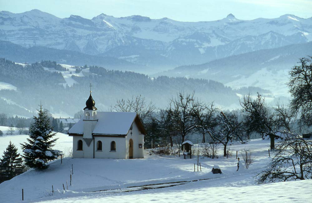 Winter im Allgäu / Ökumenische St.-Hubertus-Kapelle Scheidegg