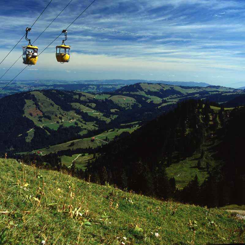 Hochgratbahn / Hochgratbahn / Föhntag, Blick auf den Denneberg und den vorderen Prodel (links)