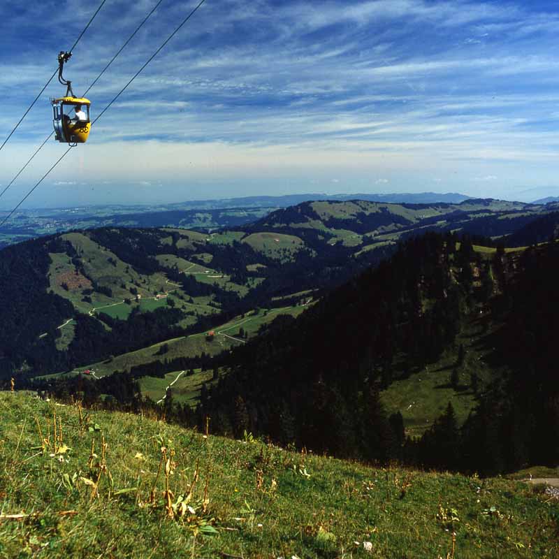 Hochgratbahn / Hochgratbahn / Föhntag, Blick auf den Denneberg und den vorderen Prodel (Rechts)