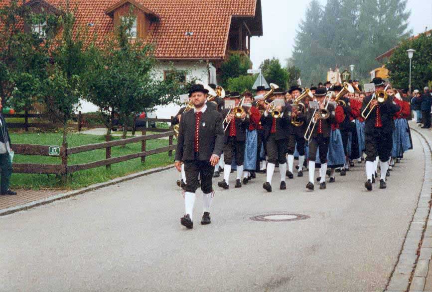 2rDieMusikkapellebeimWendelinsritt