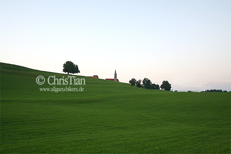 Kirche-und-gruen