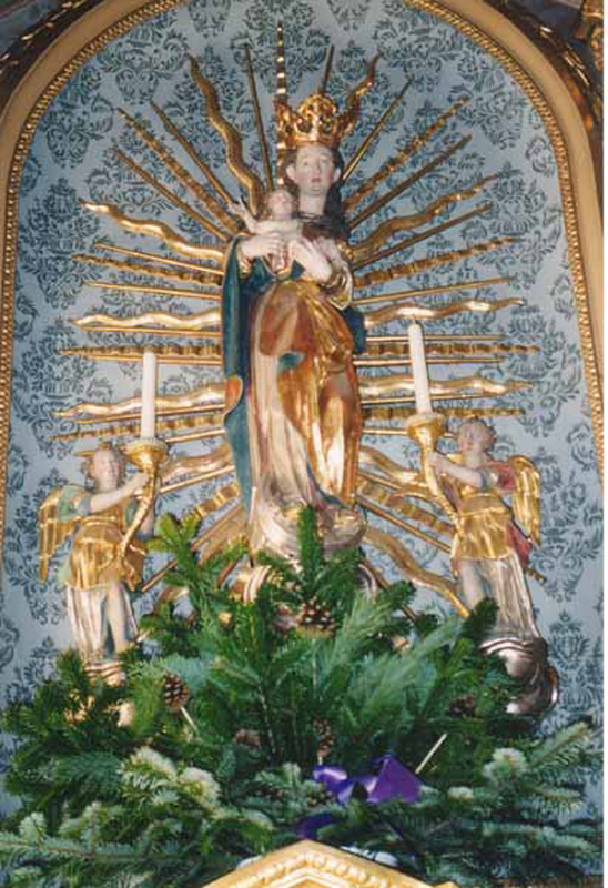 Helmut Schwank - Taufsteine und Schnitzwerke / Madonna in der Pfarrkirche in Fischen