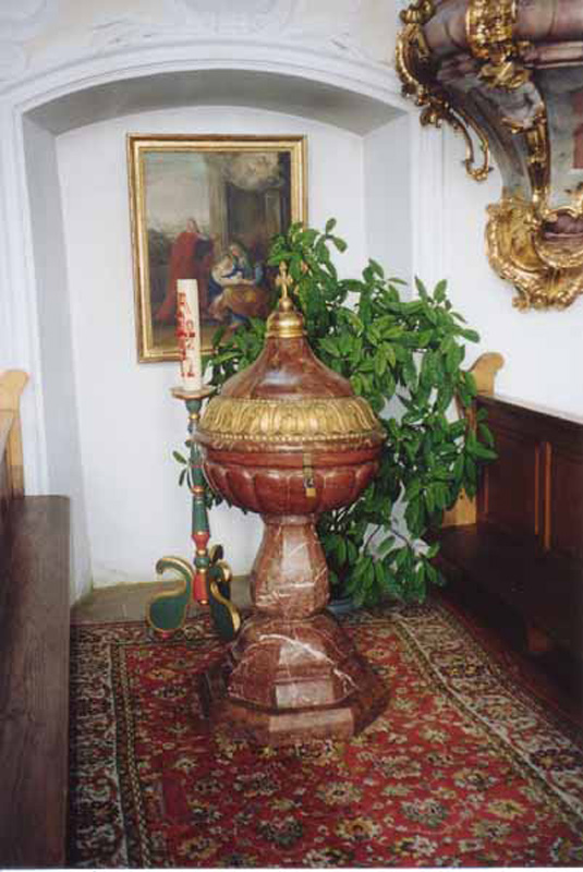 Helmut Schwank - Taufsteine und Schnitzwerke / Taufstein in der Pfarrkirche in Hergenswieler