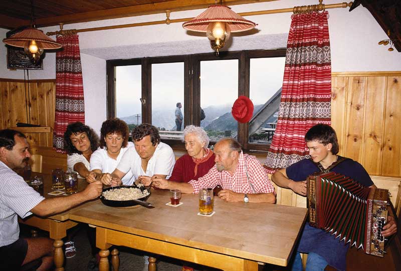 Übernachtung nach einer Bergwanderung in einer Bergütte