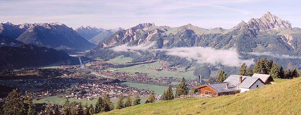 Panorama / Dürreberg Alpe mit Talkessel Reutte