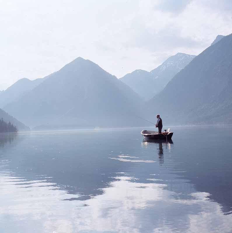 Plansee und Urisee / Fischer am Plansee