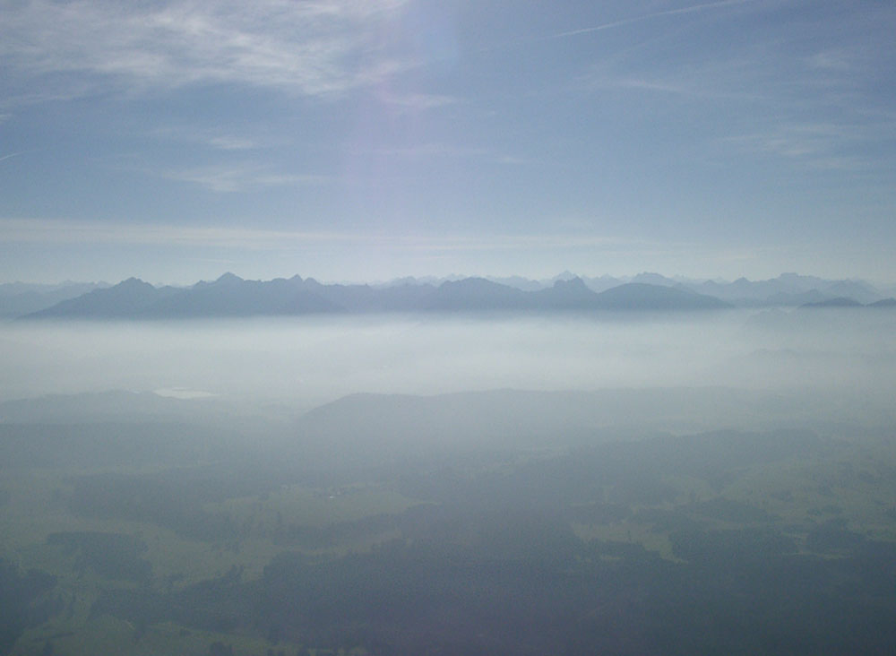 Bilder aus dem Ostallgäu / Typische Inversions-Wetterlage (Smog)  von oben aus gesehen